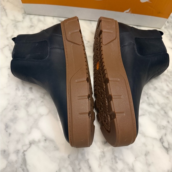 Timberland Dark Leather Boots with Brown Sole - Picture 2 of 4